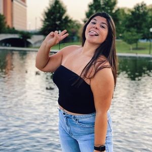 Meet your Posher, Olivia